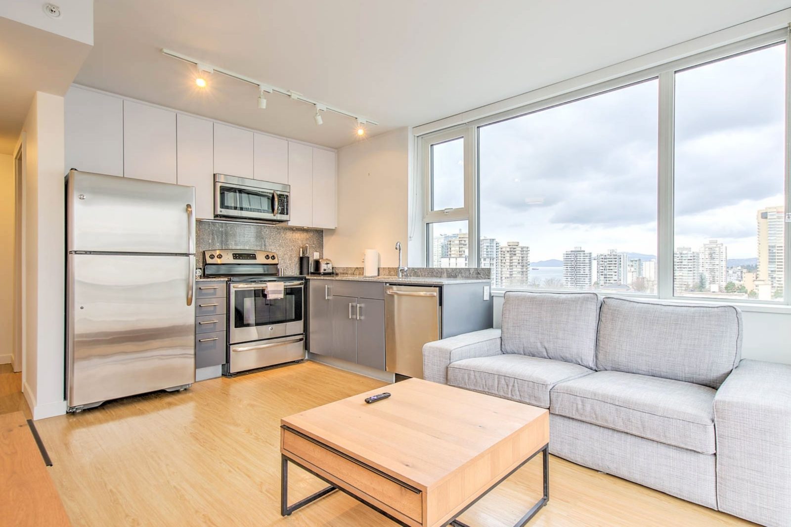 Advantages of Renting a Furnished Apartment with Corporate Stays