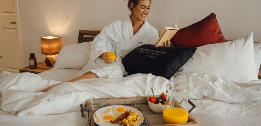 Corporate Stays |Underwood 1 Bedroom + Den