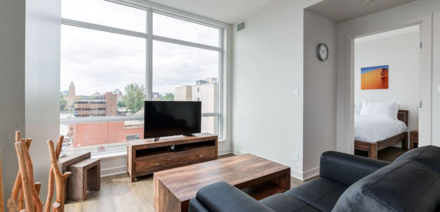 Corporate Stays |Underwood 1 Bedroom + Den