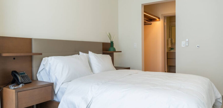 Bright 2-Bedroom Overlooking the Sea and Greenery