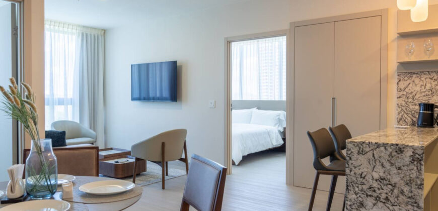 Bright 2-Bedroom Overlooking the Sea and Greenery