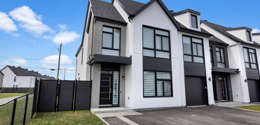 Beautiful Townhome In Mirabel