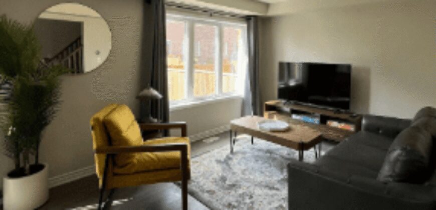 Charming Townhouse With Dedicated Work Space