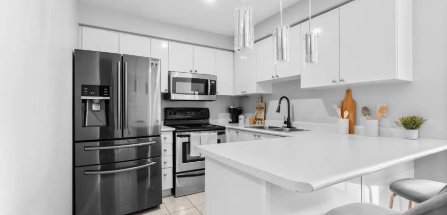 Contemporary 3BR Townhouse in Ajax