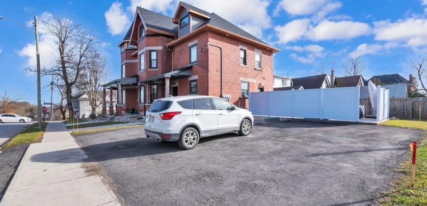 Triplex in Shelburne