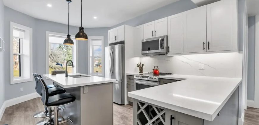 Triplex in Shelburne