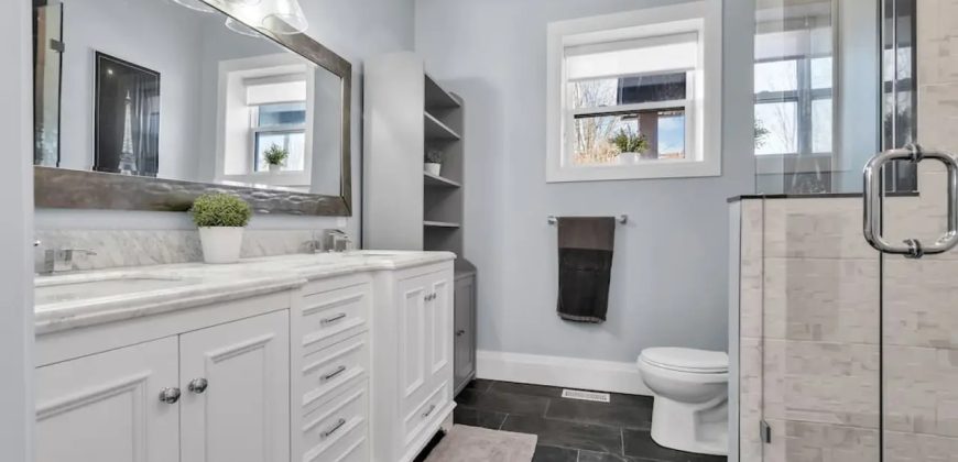 Triplex in Shelburne