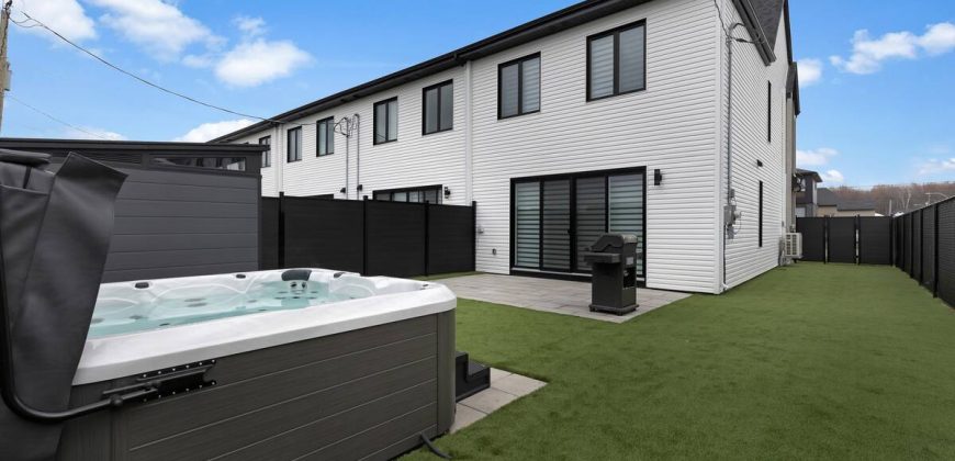 Beautiful Townhome In Mirabel