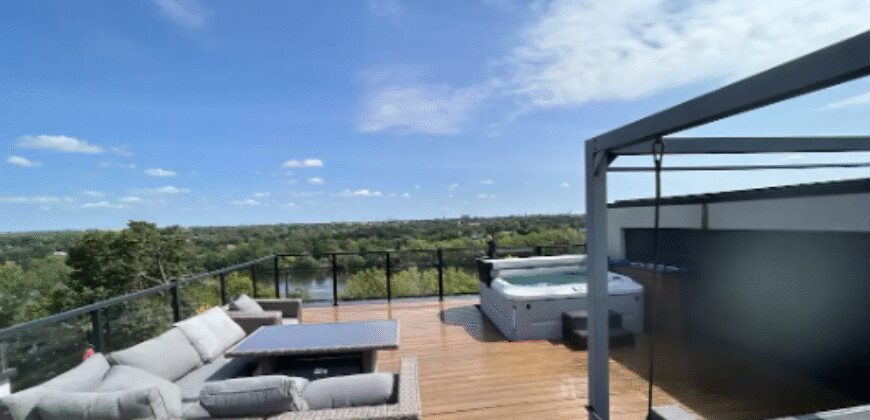 Retreat – Water View with Spa