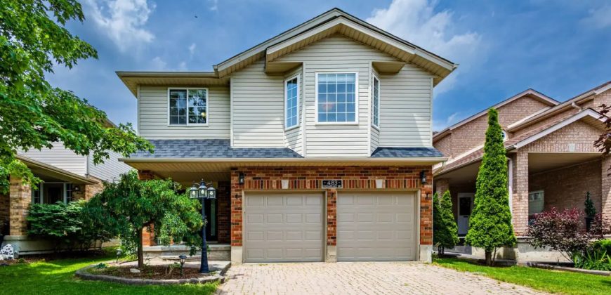 High-Ceiling Home & Relaxing Patio in Waterloo