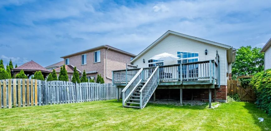 High-Ceiling Home & Relaxing Patio in Waterloo