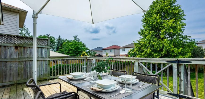 High-Ceiling Home & Relaxing Patio in Waterloo