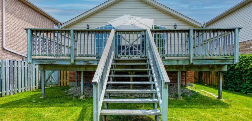 High-Ceiling Home & Relaxing Patio in Waterloo