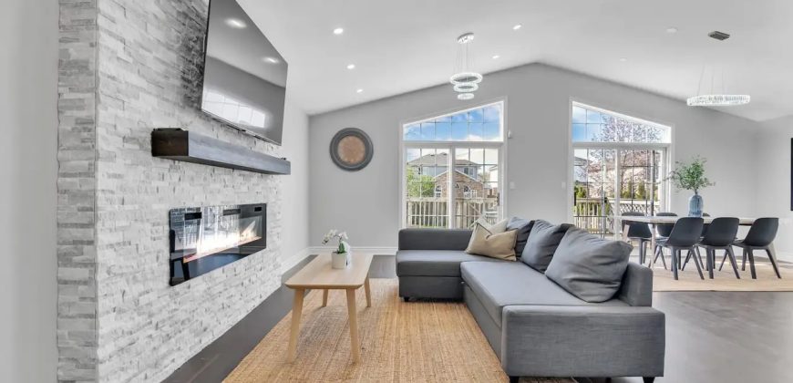 High-Ceiling Home & Relaxing Patio in Waterloo
