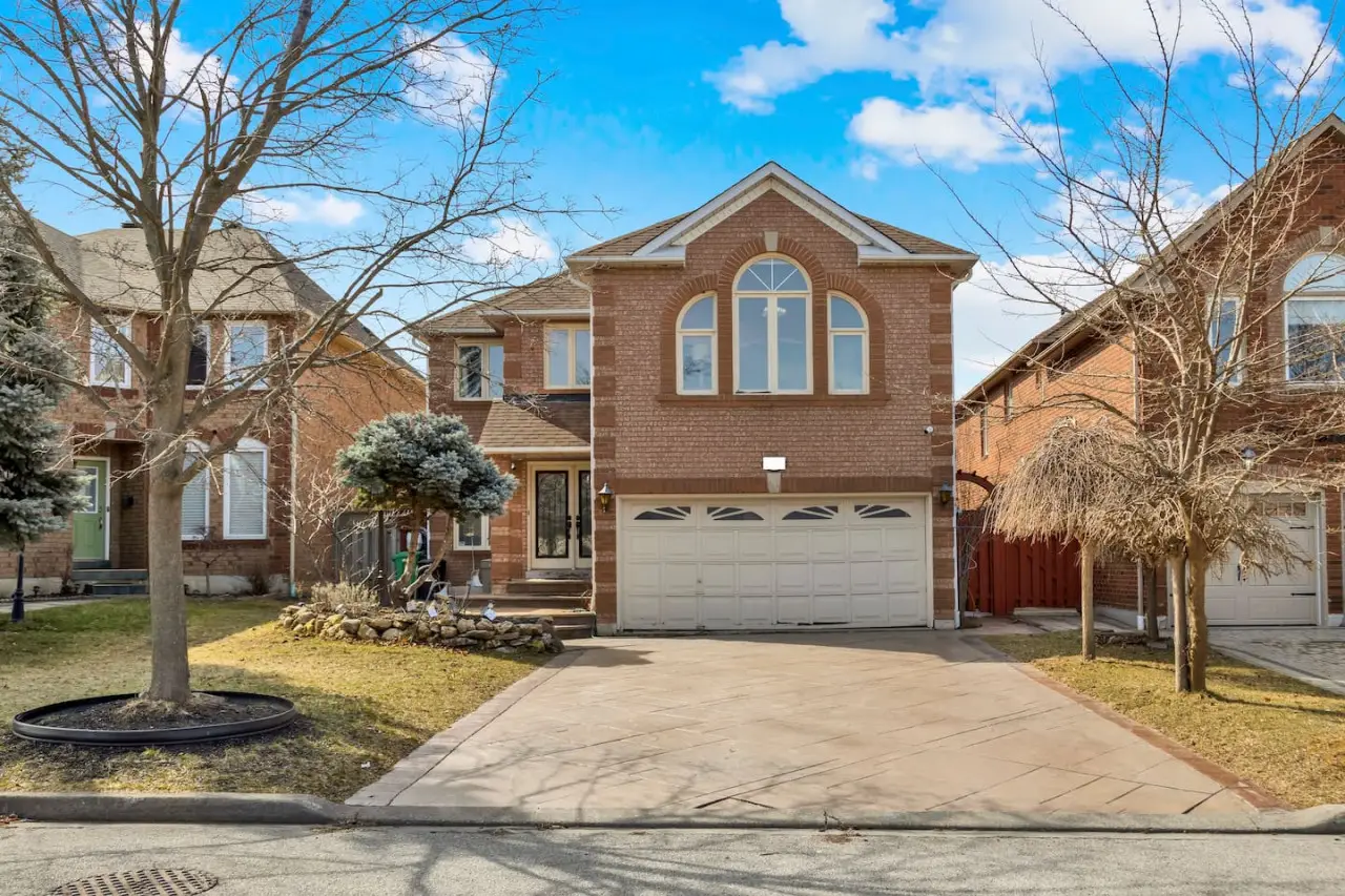 3 Bedroom House in Mississauga – Mississauga Haven