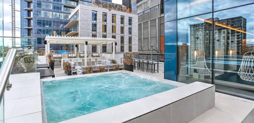 Stylish Condo with City Views in Montreal – Canada