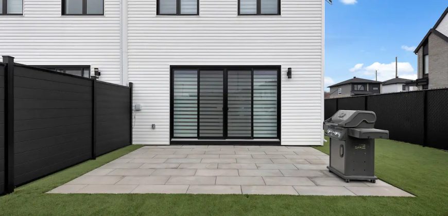 Townhome with Spa in Mirabel