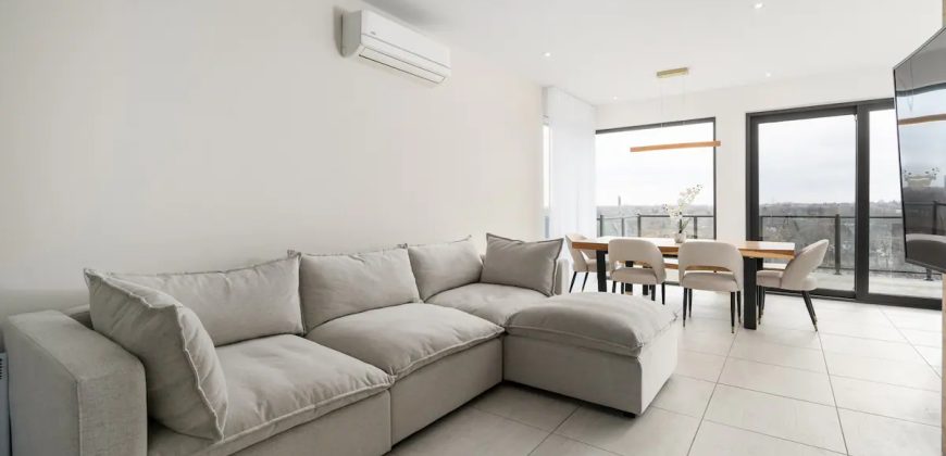 Luxurious Waterfront Condo