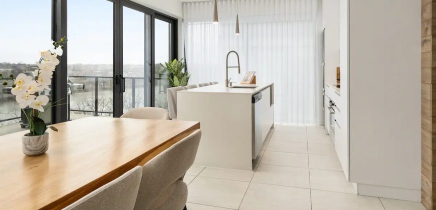Luxurious Waterfront Condo