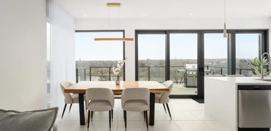 Luxurious Waterfront Condo