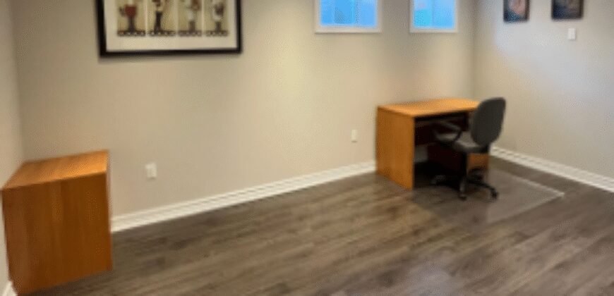 Charming Townhouse With Dedicated Work Space
